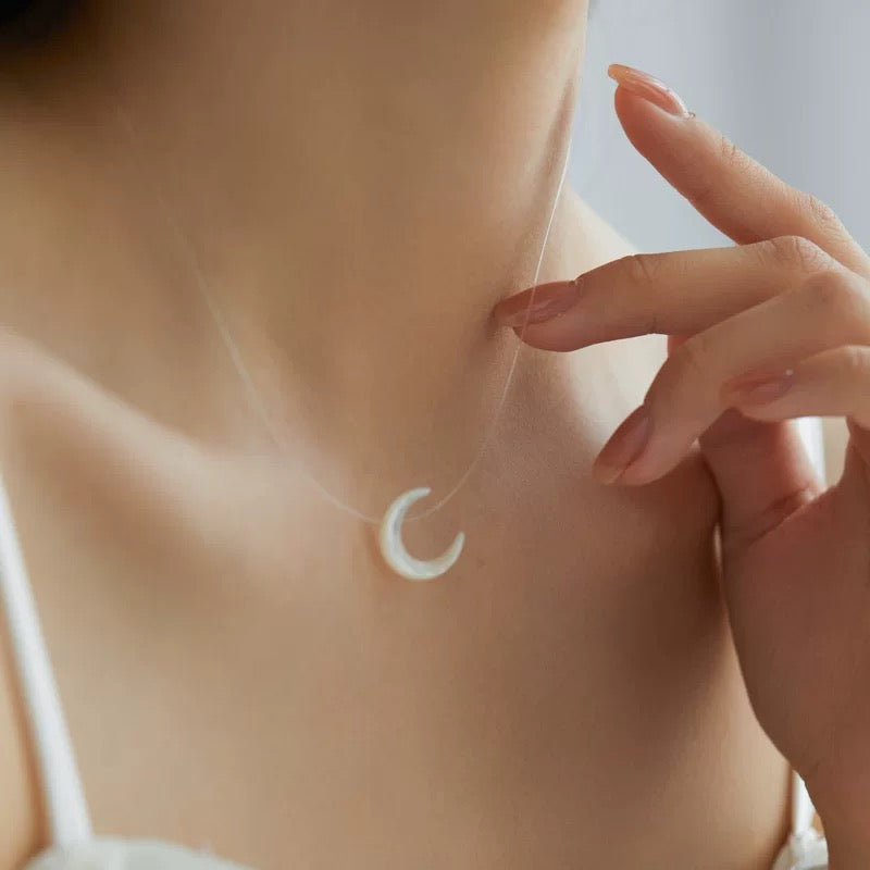 Exquisite niche light luxury shell Moon Invisible choker necklace for women, clavicle chain, presenting a superior sense in summer, ideal gift for girlfriend