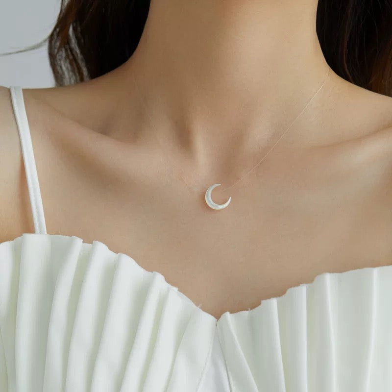 Exquisite niche light luxury shell Moon Invisible choker necklace for women, clavicle chain, presenting a superior sense in summer, ideal gift for girlfriend