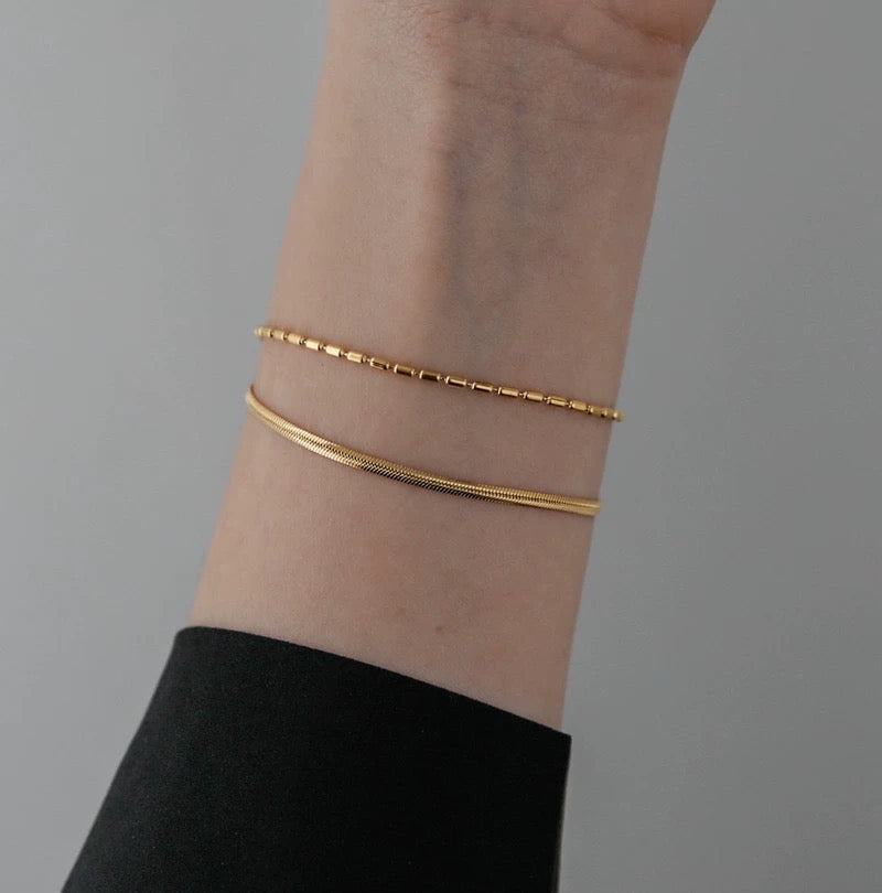 Simple double-layer snake bone bead chain gold retro bracelet for women, featuring a premium 100-network red niche design and a sense of fashionable Valentine's Day.