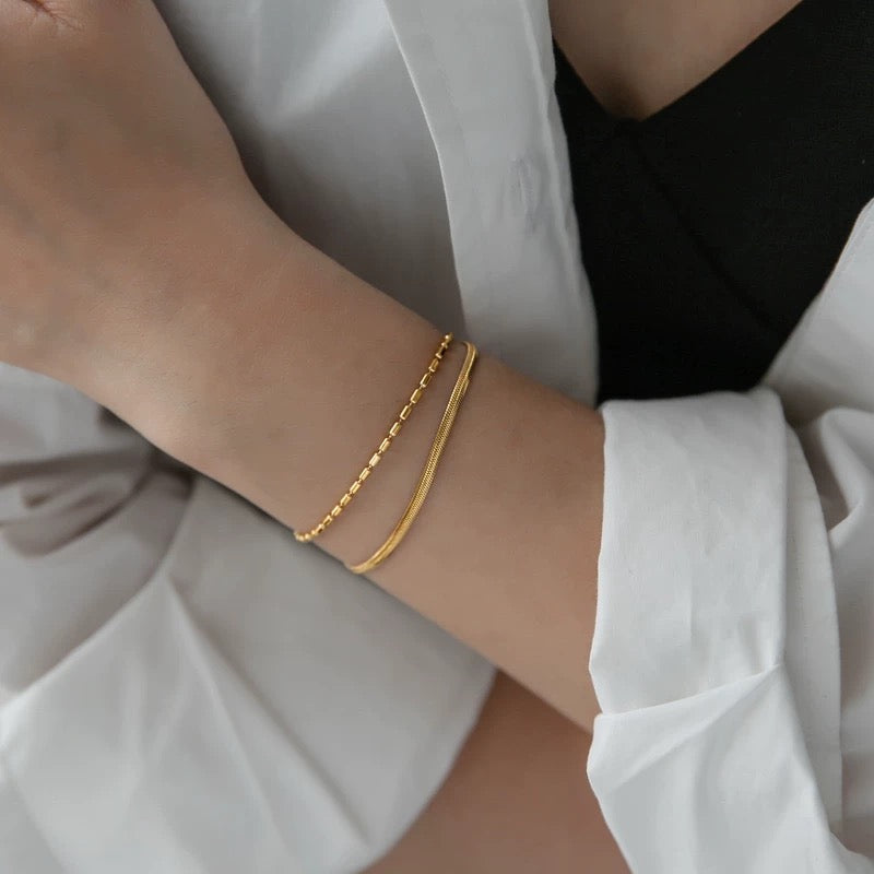 Simple double-layer snake bone bead chain gold retro bracelet for women, featuring a premium 100-network red niche design and a sense of fashionable Valentine's Day.